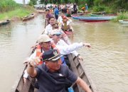 Bupati Way Kanan Ali Rahman Gerak Cepat Tinjau Korban Banjir Dengan Perahu Sampan