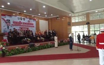 Bupati Way Kanan Pimpin Upacara Pengukuhan Paskibraka 2025