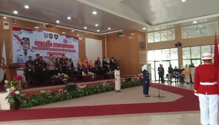Bupati Way Kanan Pimpin Upacara Pengukuhan Paskibraka 2025